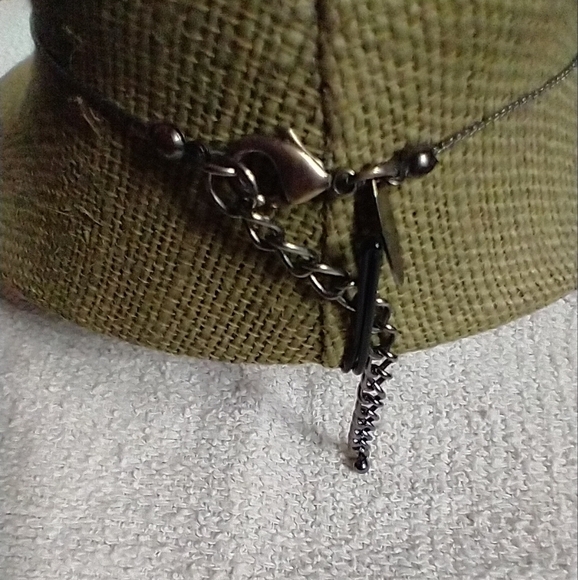 NY gunmetal tone chain Pink beaded crackle faceted rhinestone necklace - Picture 2 of 6